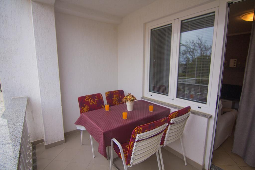 Apartments Dario Krk Town Esterno foto
